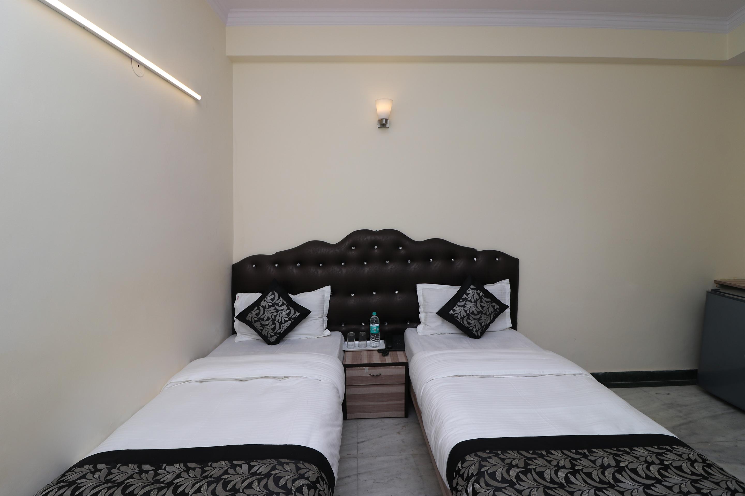 Adb Rooms Hotel Silver Shine نيودلهي المظهر الخارجي الصورة